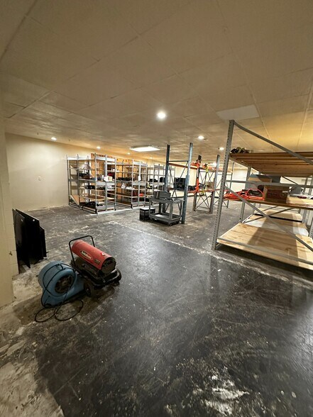 More Photos Of 5225 NE Chouteau Tfwy, Kansas City Freestanding For Lease