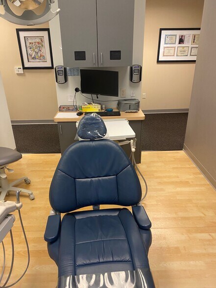 More Photos Of 8860 N 60th St, Milwaukee Office For Sale