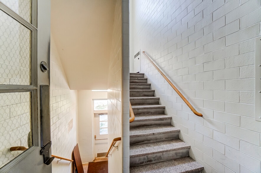 More Photos Of 800 Livermore St, Yellow Springs Research And Development For Sale