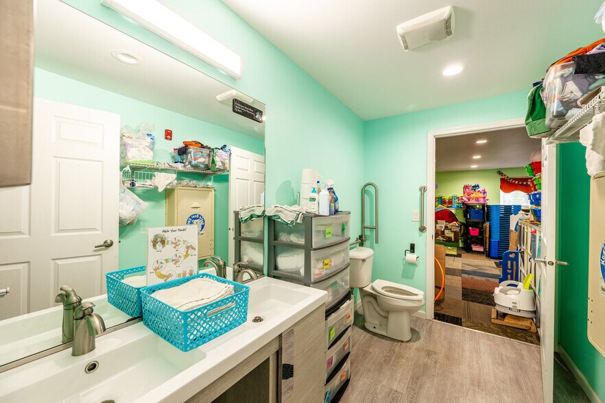 More Photos Of 751 Avoca Ave, Sheridan Daycare Center For Sale