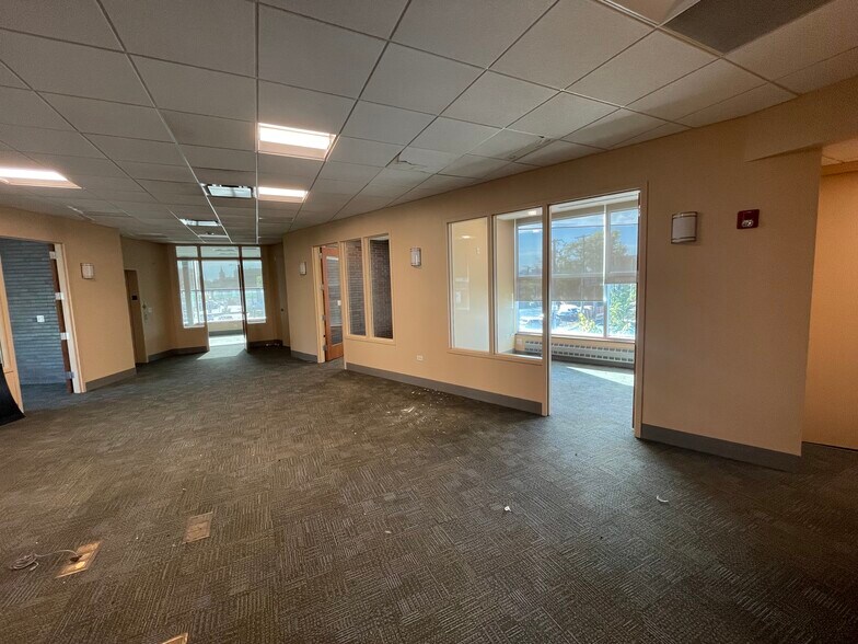 More Photos Of 1640 W Fullerton Ave, Chicago Bank For Lease