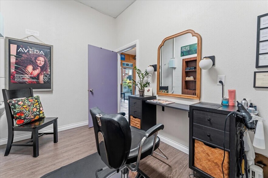 More Photos Of 10 NW 3rd St, Gresham Storefront Retail Office For Lease