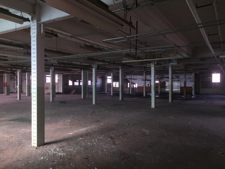 More Photos Of 1340-1400 Chestnut St, Kulpmont Manufacturing For Sale
