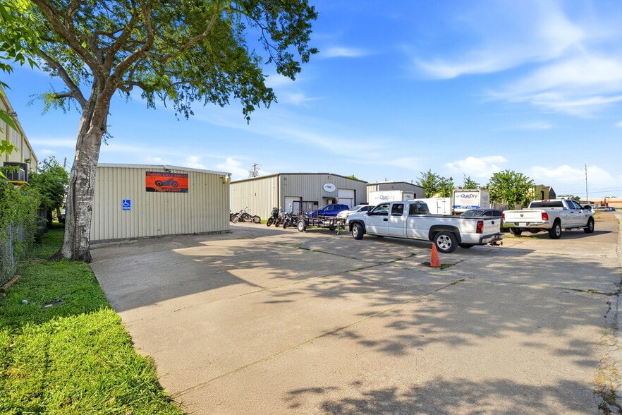 More Photos Of 1313 Illinois St, South Houston Warehouse For Sale