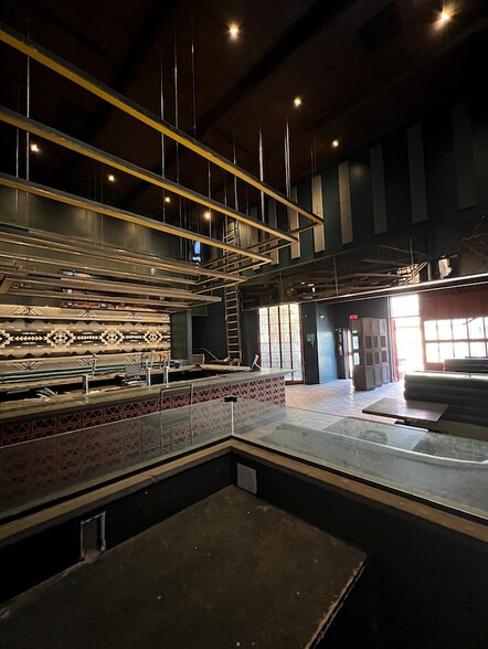 More Photos Of 4935 N Mesa St, El Paso Restaurant For Lease