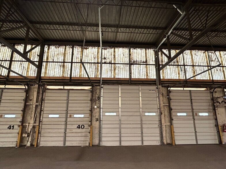 More Photos Of 4950 W Pershing Rd, Cicero Warehouse For Lease