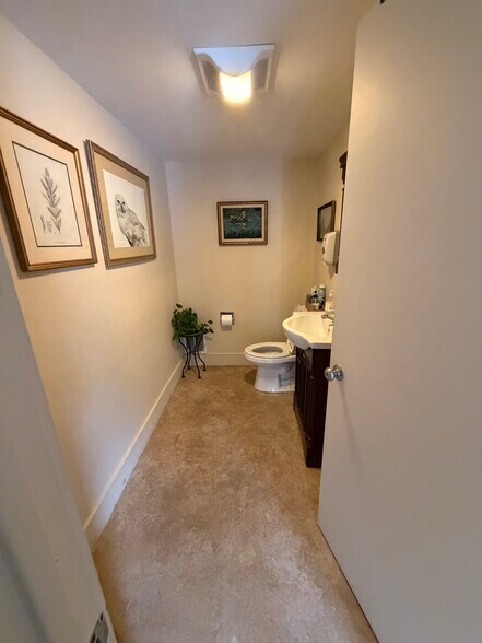 More Photos Of 129 Lincoln Ave, Manchester Center Office Residential For Lease