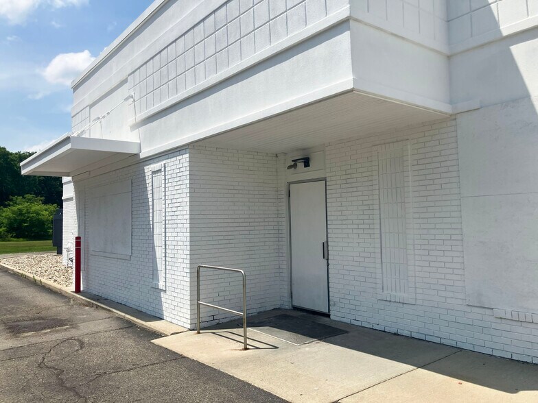 More Photos Of 1317 N Eaton St, Albion Fast Food For Sale
