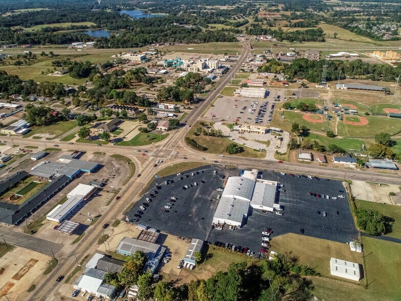 More Photos Of 1428 N Jefferson Ave, Mount Pleasant Freestanding For Sale