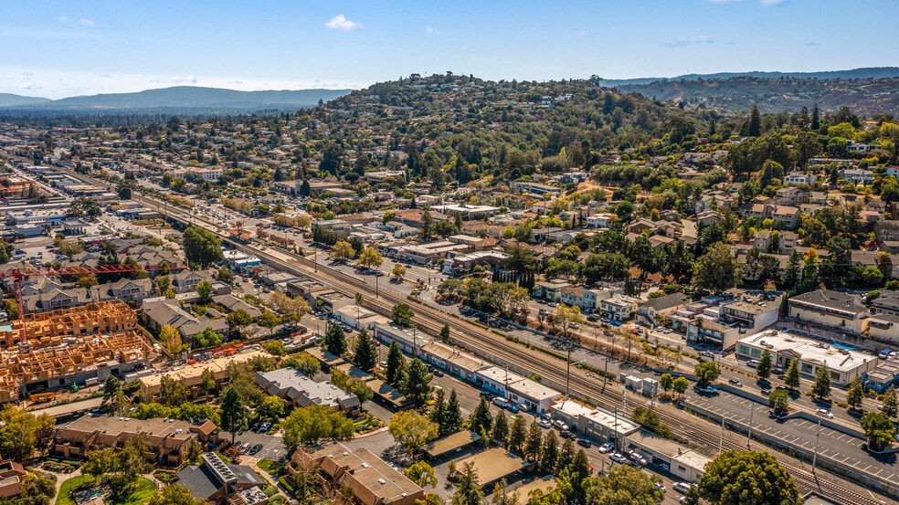 More Photos Of 780 Old County Rd, Belmont Service For Lease