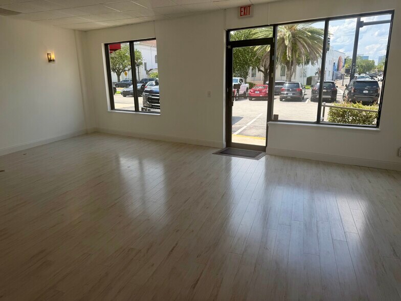 More Photos Of 2000 Hendricks Ave, Jacksonville General Retail For Lease