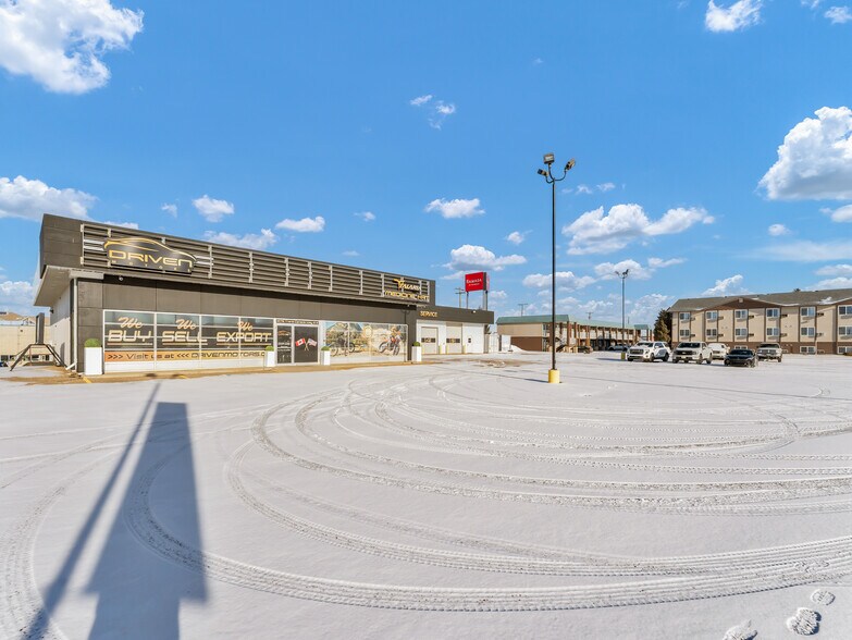 More Photos Of 1276 Trans Canada Way SE, Medicine Hat Showroom For Sale