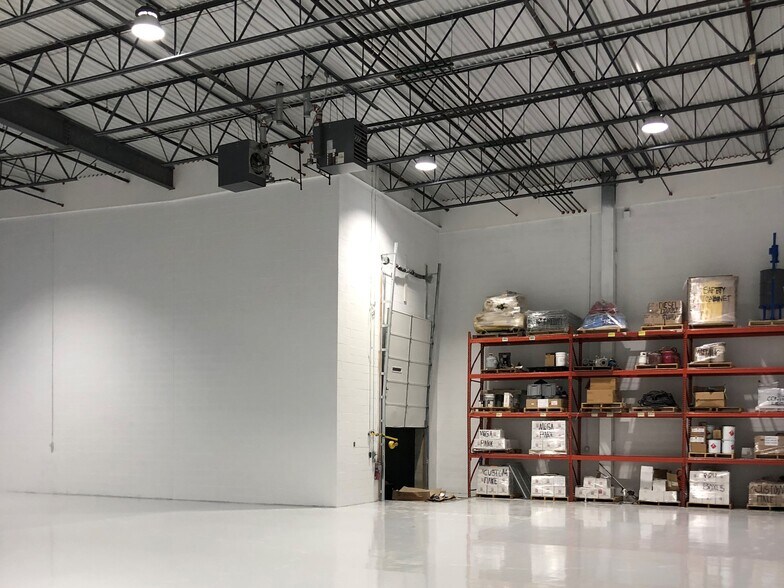 More Photos Of 340 Marshall Ave, Aurora Warehouse For Sale