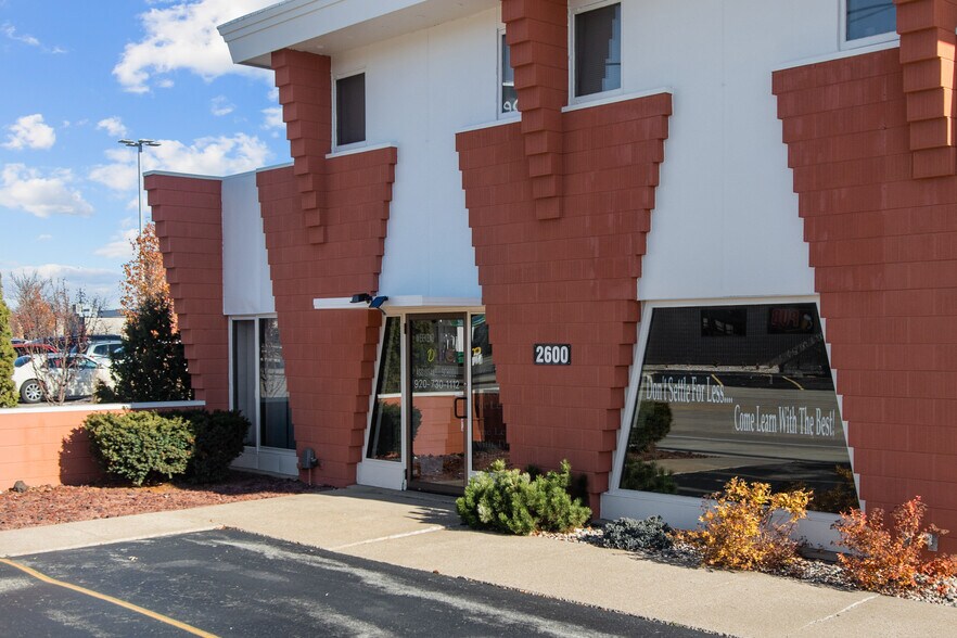 More Photos Of 2600 N Richmond St, Appleton Medical For Sale