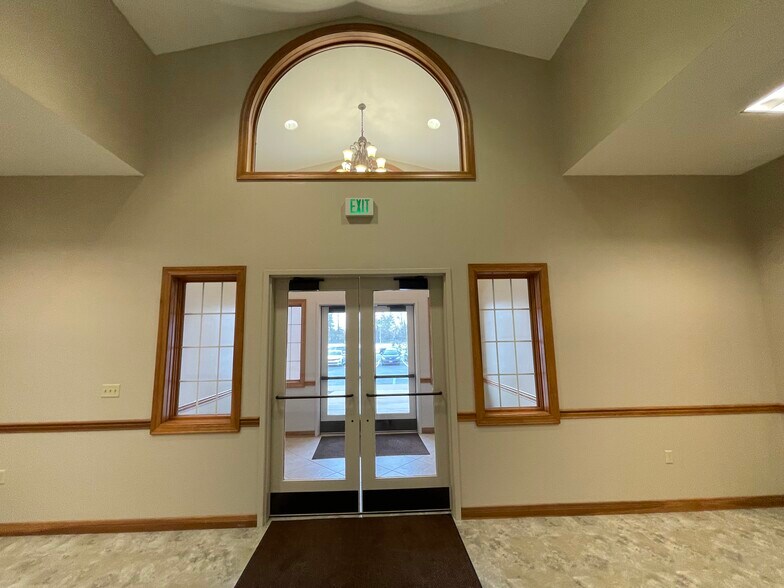 More Photos Of 1001 Chestnut Hills Pky, Fort Wayne Office For Lease