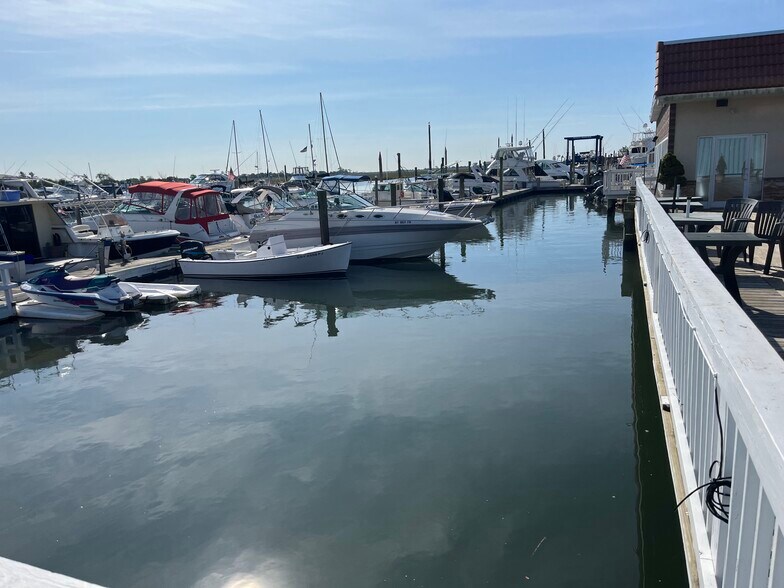 More Photos Of 95 Hudson Ave, Freeport Restaurant For Sale