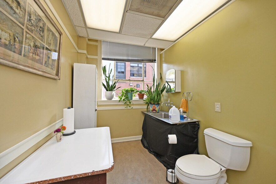 More Photos Of 2025 Dunlap St, Cincinnati Light Manufacturing For Sale