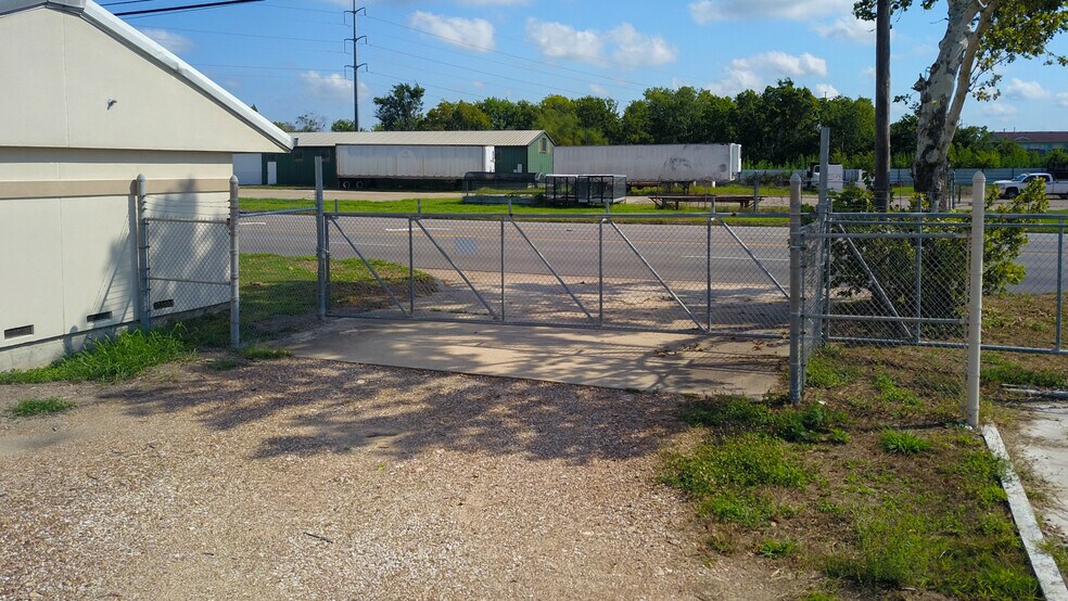 More Photos Of 2203 Port Lavaca Dr, Victoria Industrial For Sale