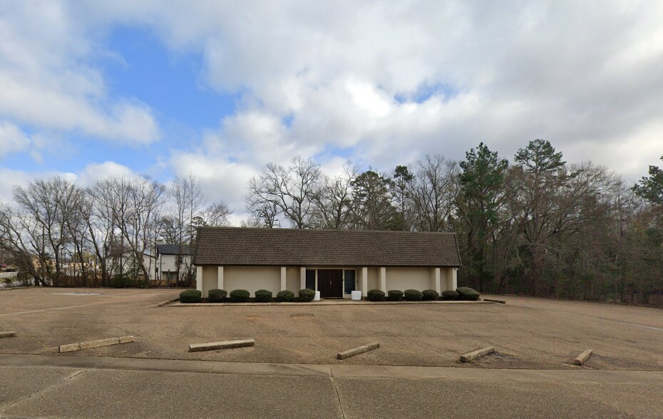 Primary Photo Of 3900 Southpark Dr, Tyler Office For Sale