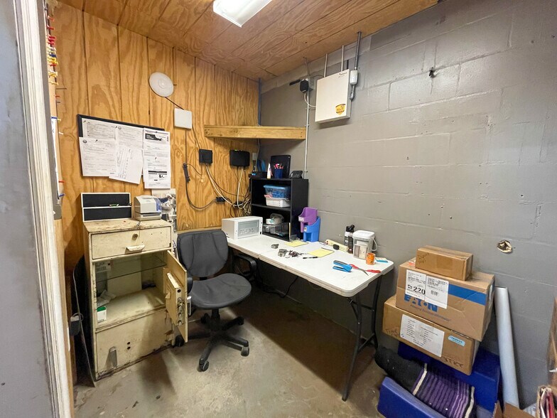 More Photos Of 4342 Knights Station Rd, Lakeland Warehouse For Sale