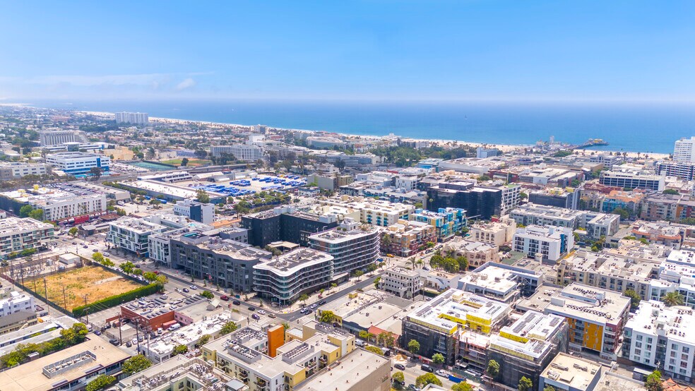 More Photos Of 721-729 Broadway, Santa Monica General Retail For Sale