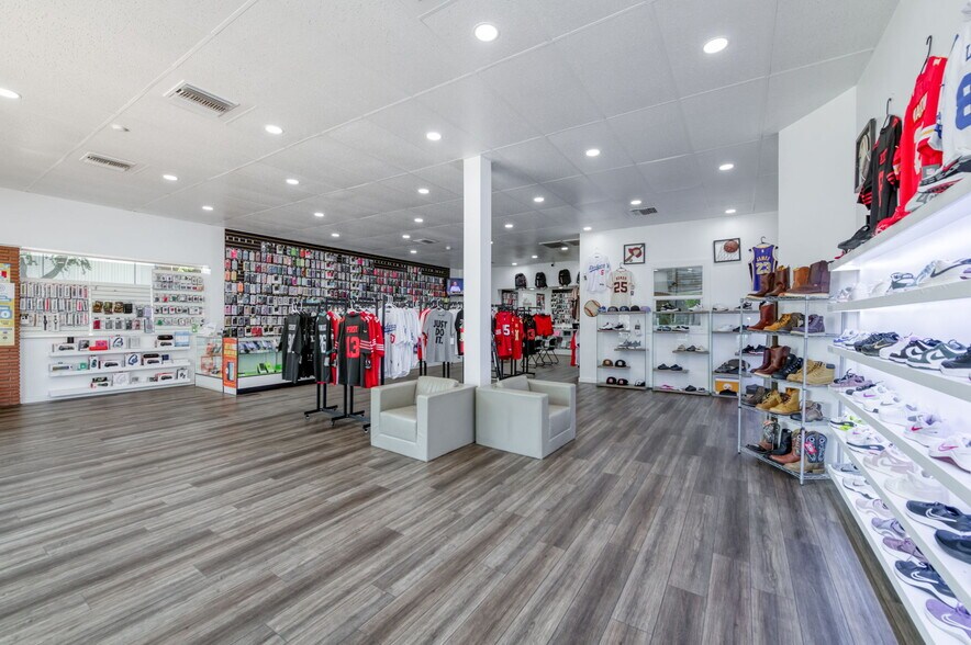 More Photos Of 101 N L St, Dinuba Storefront For Sale