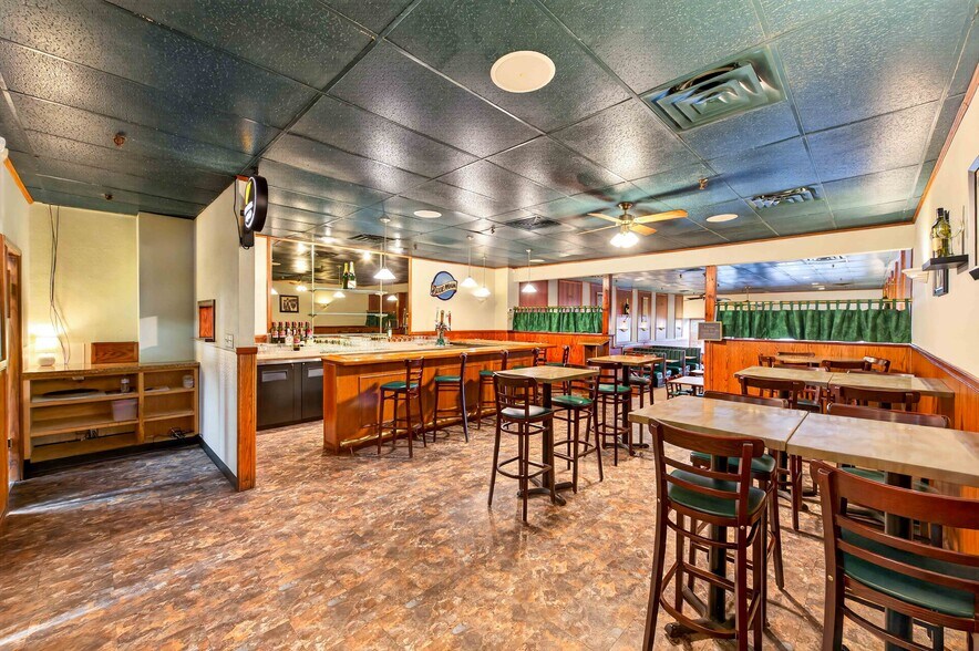 More Photos Of 122 Cayuga St, Fulton Restaurant For Sale