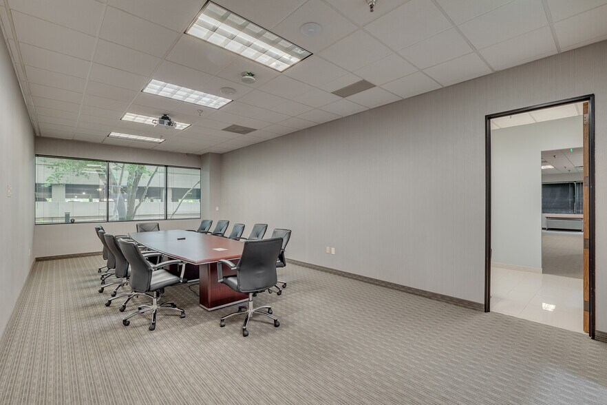 More Photos Of 2711 Lyndon B Johnson Fwy, Dallas Office For Lease