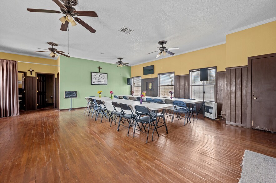 More Photos Of 1208 W Clayton St, Dayton Medical For Sale