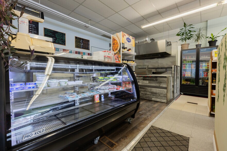 More Photos Of 1099-1101 Wellington St W, Ottawa General Retail For Lease