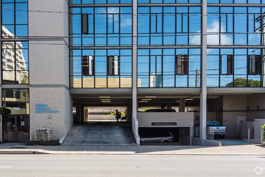 More Photos Of 1360 S Beretania St, Honolulu Office For Lease