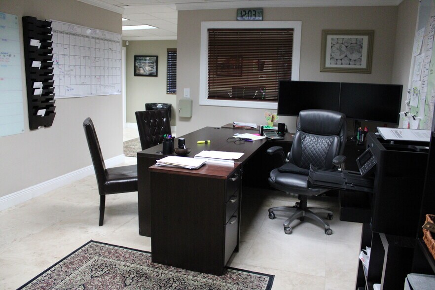 More Photos Of 2731 Vista Pky, West Palm Beach Showroom For Sale