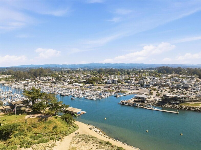 More Photos Of 171 Marine Parade, Santa Cruz Apartments For Sale