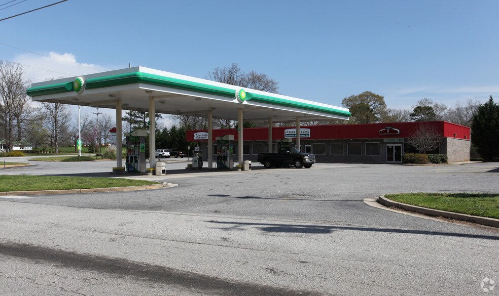 Primary Photo Of 6820 Keith Bridge Rd, Gainesville Convenience Store For Lease