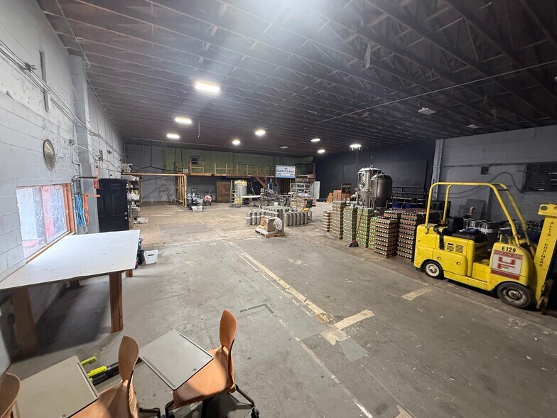 More Photos Of 1995 NE 31st Ave, Gainesville Warehouse For Lease