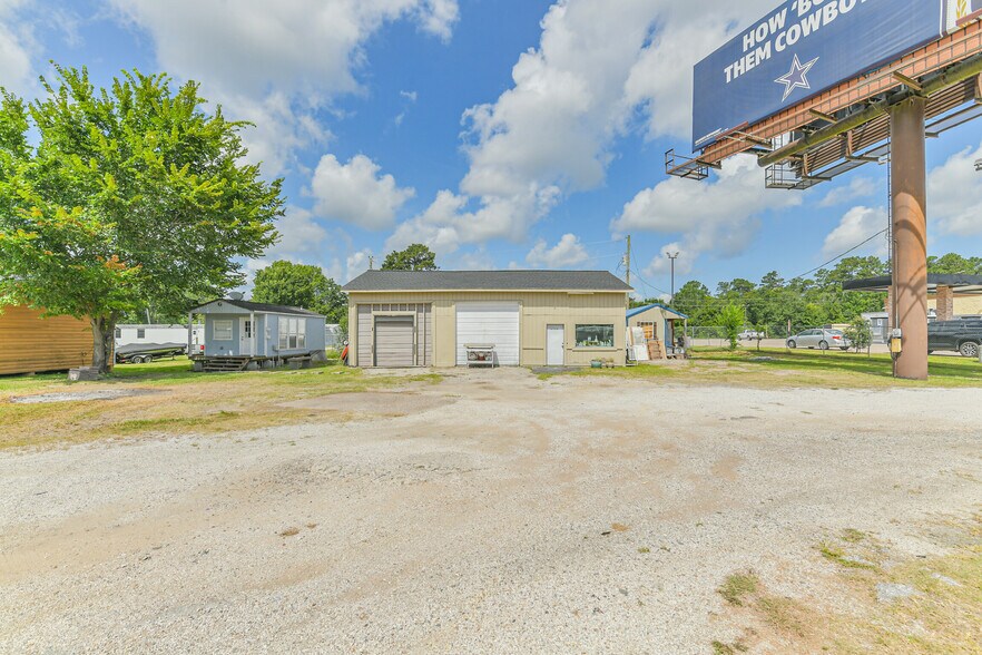 More Photos Of 6736 US Highway 59 S, Goodrich Freestanding For Sale