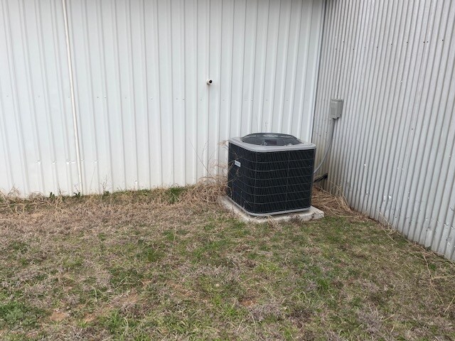 More Photos Of 5013 Clovis Hwy, Lubbock Warehouse For Sale