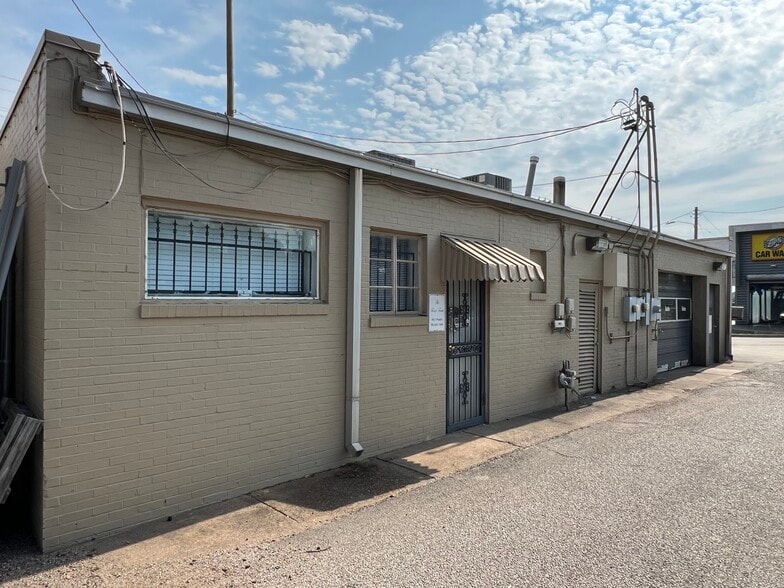 More Photos Of 4825 Poplar Ave, Memphis Storefront Retail Office For Sale