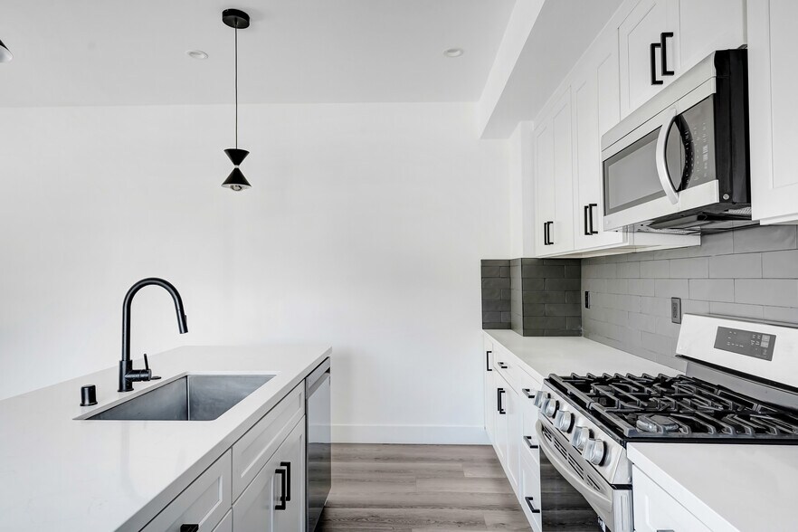 More Photos Of 21719 Hart St, Canoga Park Apartments For Sale