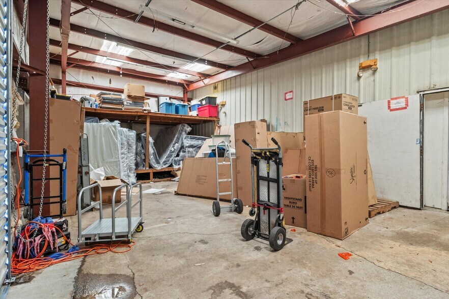 More Photos Of 304 W Jefferson St, Quincy Freestanding For Sale