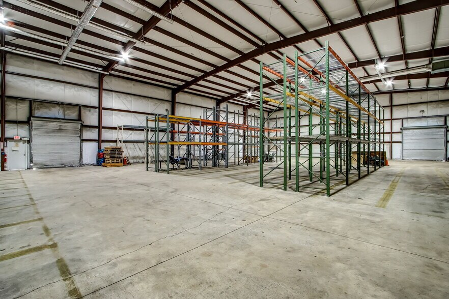 More Photos Of 10416 New Berlin Rd, Jacksonville Warehouse For Lease