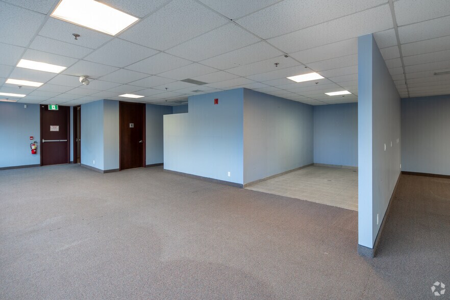 More Photos Of 35 Fulton Way, Richmond Hill Light Distribution For Lease