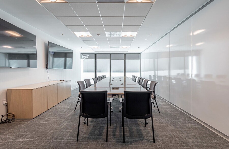 More Photos Of 80 SW 8th St, Miami Office For Lease