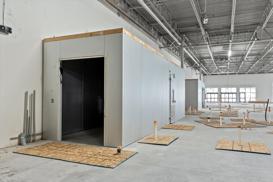 More Photos Of 2651 S Rochester Rd, Rochester Hills General Retail For Lease