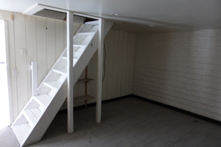 More Photos Of 18334 Eddy St, Northridge Warehouse For Sale