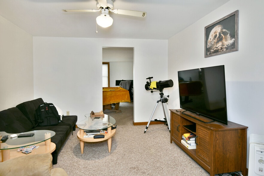 More Photos Of 12-14 N Main St, Hubbard Storefront Retail Residential For Sale