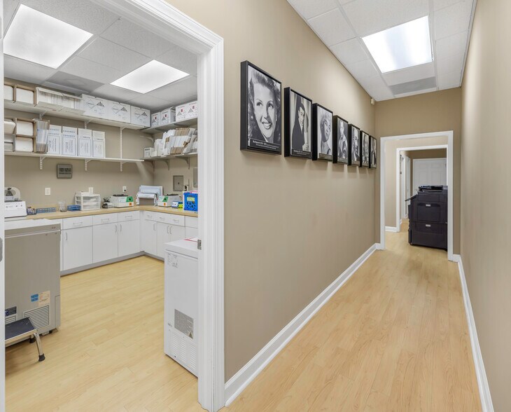 More Photos Of 14506 University Point Pl, Tampa Office For Sale
