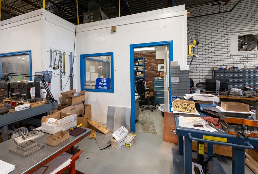 More Photos Of 116 Parker St, Newburyport Manufacturing For Sale
