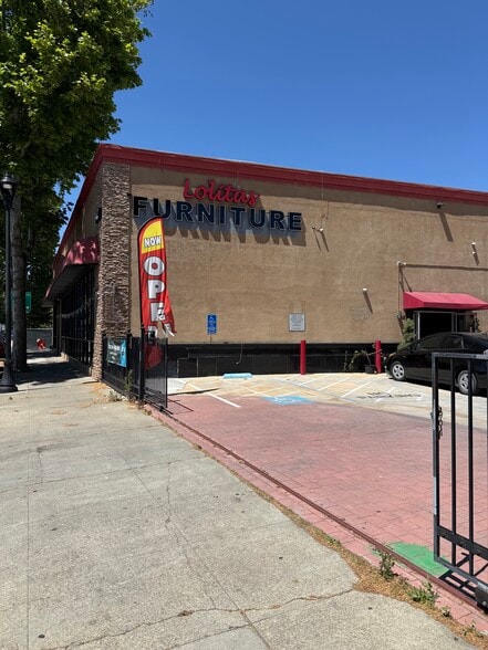 More Photos Of 842 S 1st St, San Jose Storefront For Lease