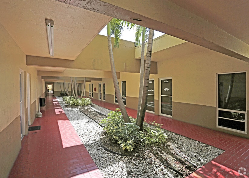 More Photos Of 5052-5094 NW 74th Ave, Miami Light Distribution For Lease